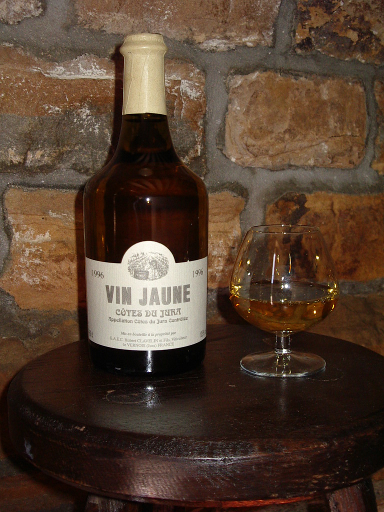 GAEC Hubert Clavelin et fils - Le vernois - Jura : Bouteille de Vin Jaune "Clavelin" : Jura